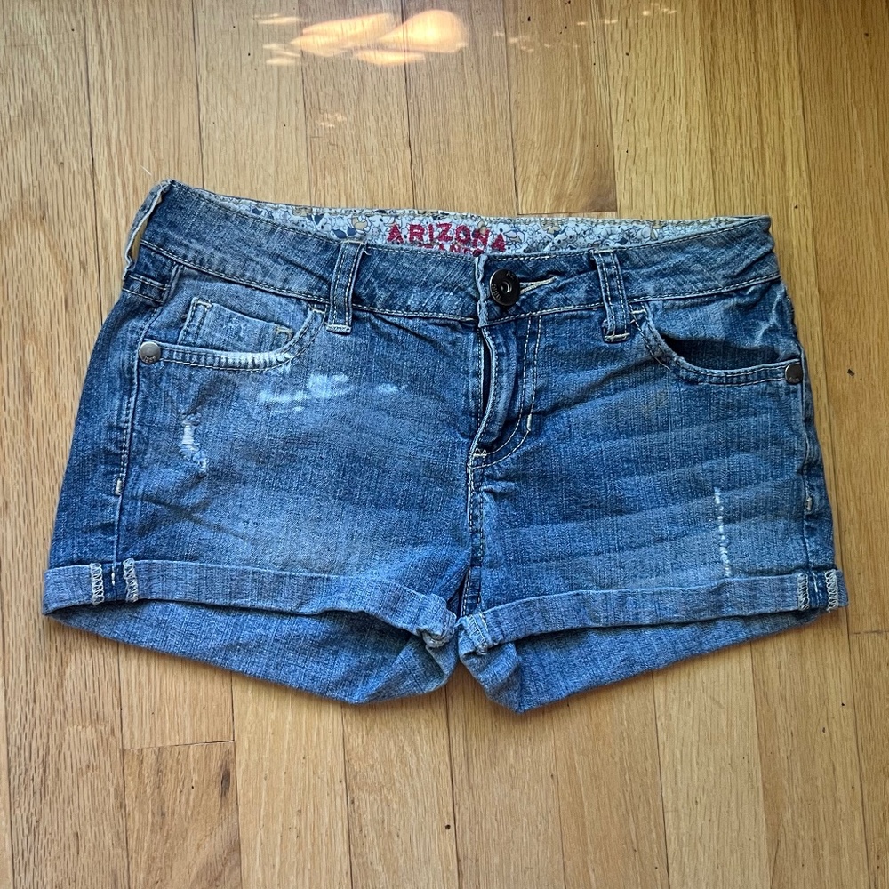 Arizona Jean Shorts Jr sz 1 low rise. UEC. Stretch distressed